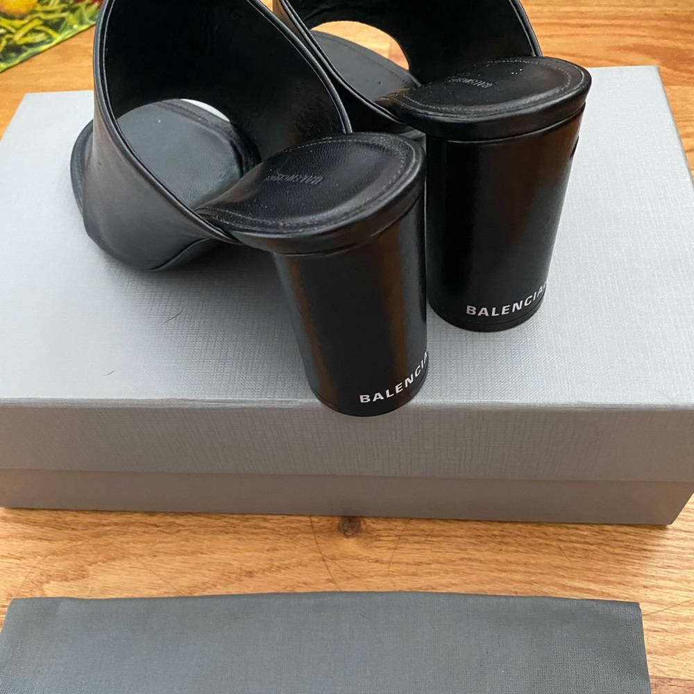 Balenciaga Moon Oval Leather Slides NWT